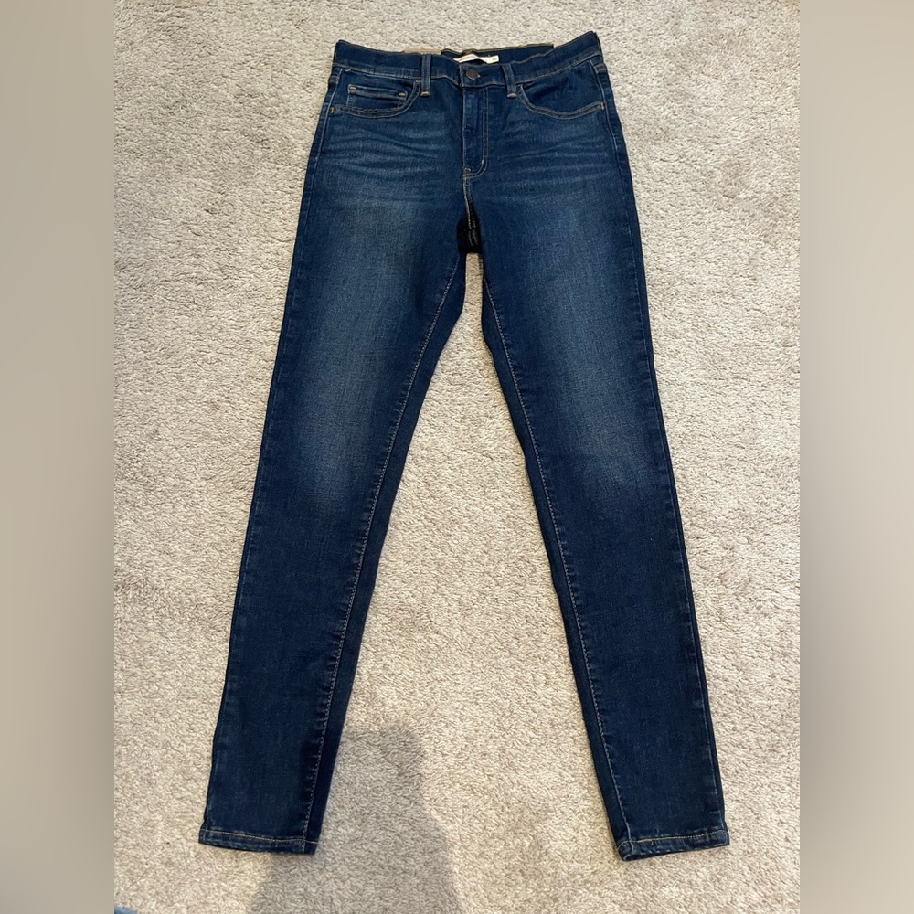 NWT Levi’s 720 High Rise Super Skinny - Size 30